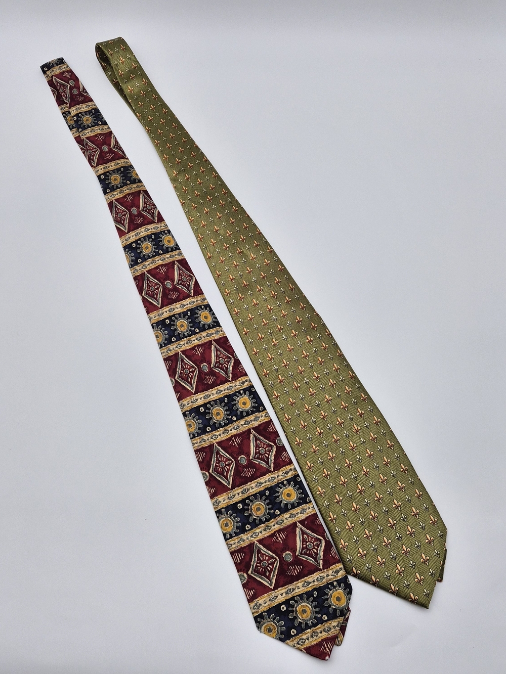 Lot Of 2 Men's VTG Silk Ties Debenhams Burgundy, Unbranded Green Fleur de Lis
